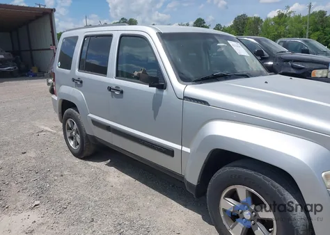 2008 Jeep Liberty Sport z USA, uszkodzony, nr VIN 1J8GN28K98W174572